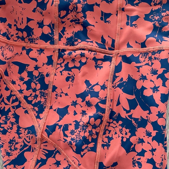 Lululemon Final Lap Crop *23"
Efflorescent Dark Canyon Onyx Blue size 4 - Picture 12 of 15